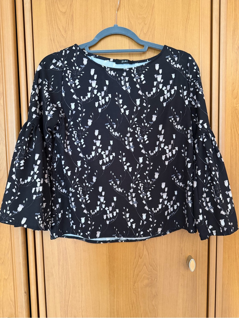 Zuiki Floral Bell Sleeve Black Blouse Size XS/S